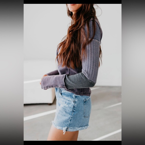 Oli & Hali Button Front Henley Top Long Sleeves Navy Womens Size Medium - Picture 2 of 15